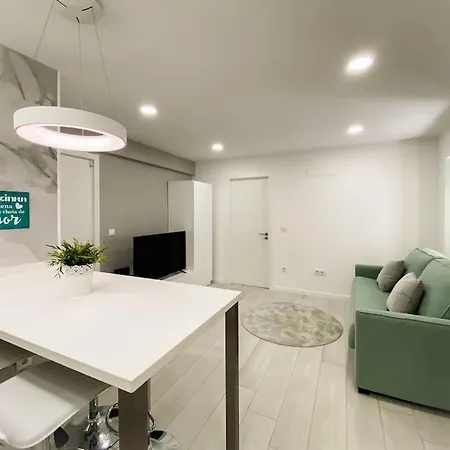 Very Close To - Apartman