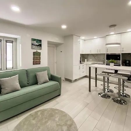 Apartman Very Close To - *